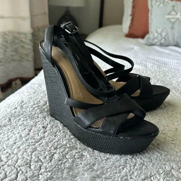 Gianni Bini Women's 10M Ankle Strap Platform Wedge Espadrille Sandals Black - Picture 1 of 10